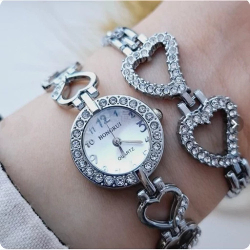 ساعت مچی زنانه هانگری همراه بادستبند رنگ ثابت قاب نگینی کیفیت عالی