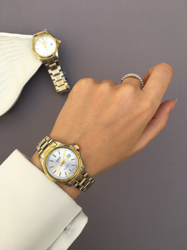 ساعت مچی زنانه کاسیو دورنگ طلایی نقره ای CASIO
