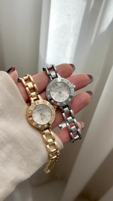 ساعت مچی زنانه هانگری دور نگین