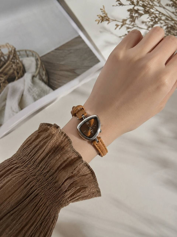 ⌚️ ساعت مینیمال چرمی مدل دفرمه رنگ نسکافه ای